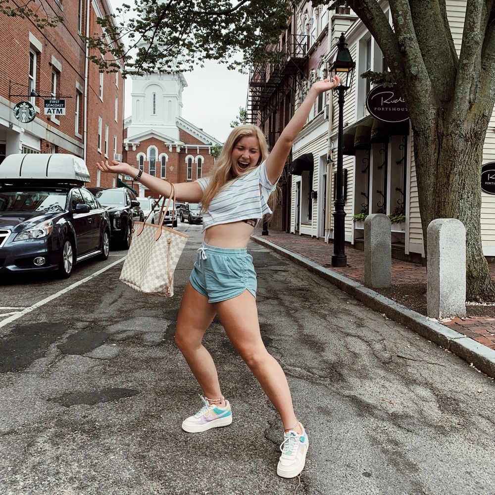 Meet your Posher, Ava